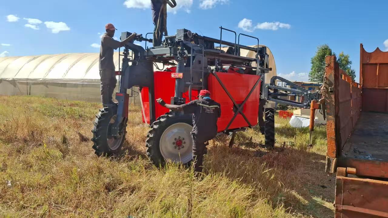 The case of Kenya customer ordered the self propelled boom sprayer